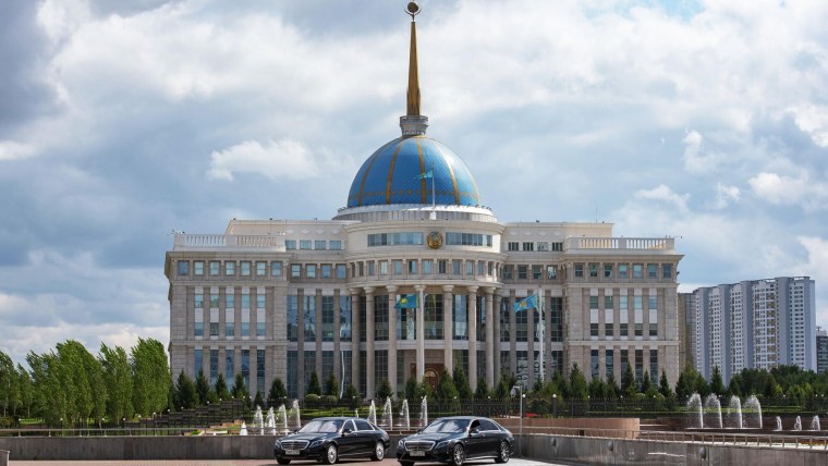 Депутаты Казахстана