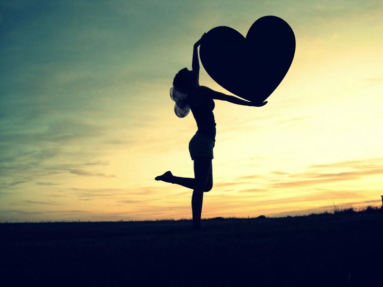 Позитивная девушка арт