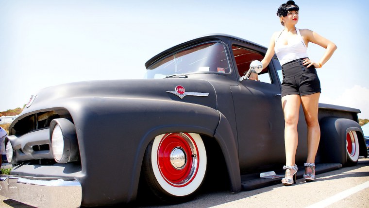 Красивая реклама на автомобиле