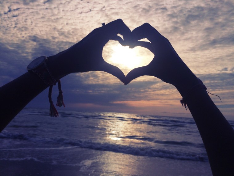 Красивый закат с сердцем