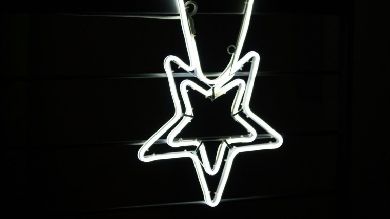 Яркие полосы на черном фоне