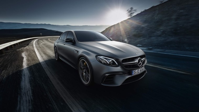 Mercedes e63 AMG неон