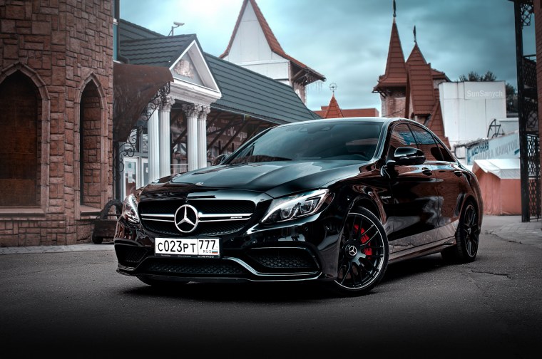 Мерседес-Бенц c63 AMG зелёный
