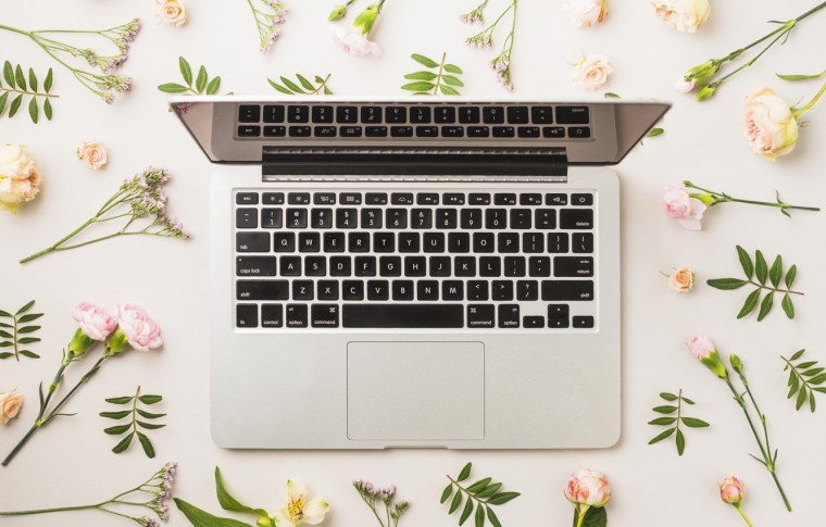 Розовые обои на клавиатуру