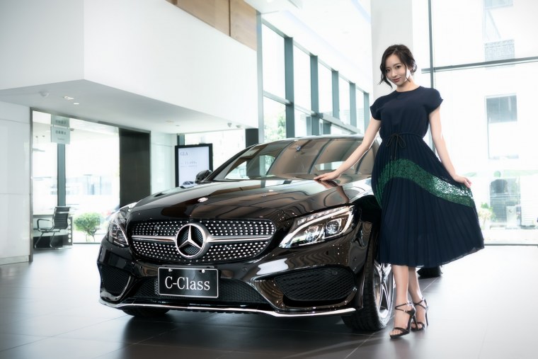 Мерс c63 AMG И девушка