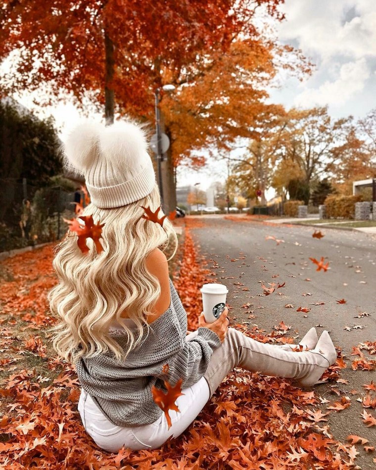 Девушка осенью