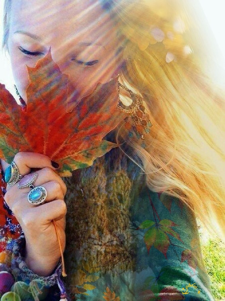 Блондинка осенью