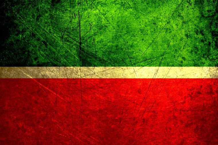 Флаг Чеченской Республики на черном фоне