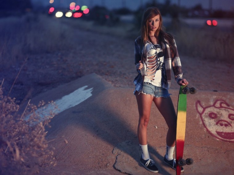 Аниме девушка пацанка