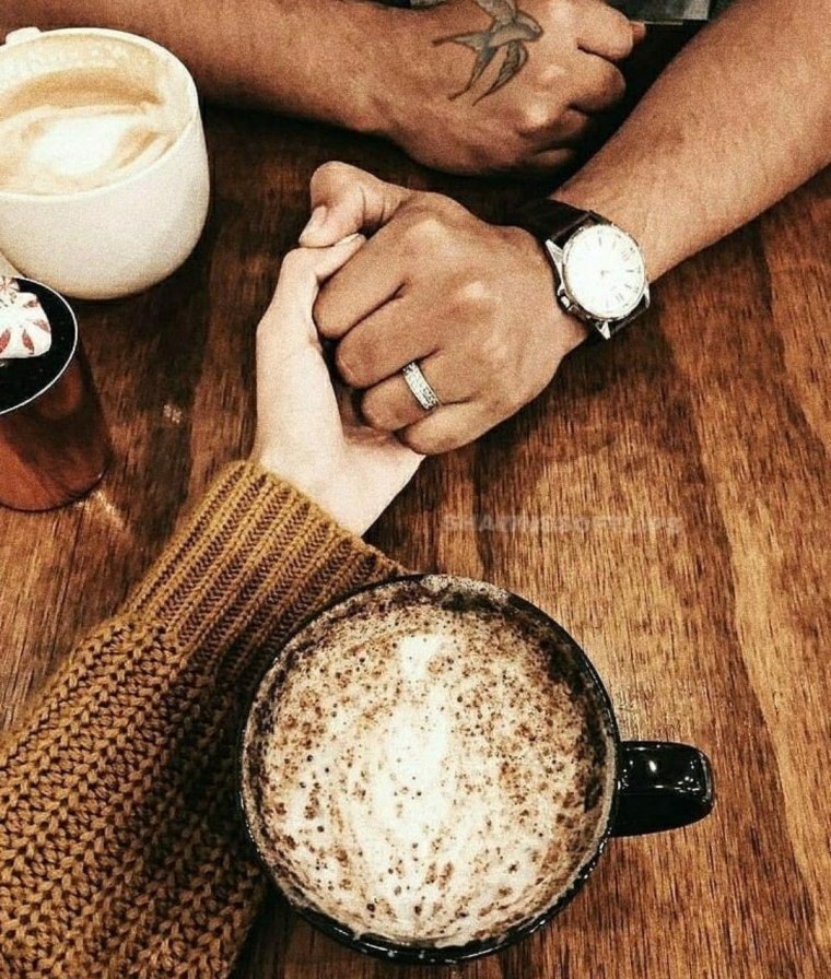 Чашка кофе в руках