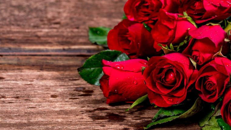 Розы в воде