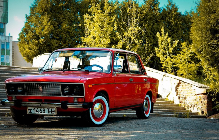 ВАЗ 2106 Жигули красная