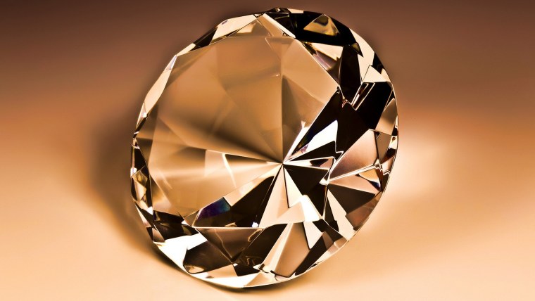 Фиолетовый бриллиант