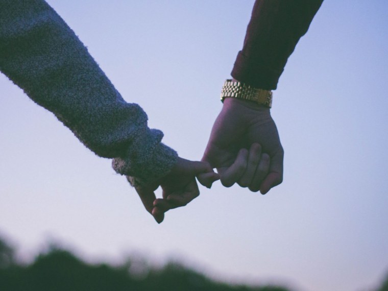 Руки влюбленных