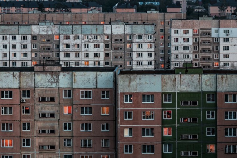 Темные многоэтажки