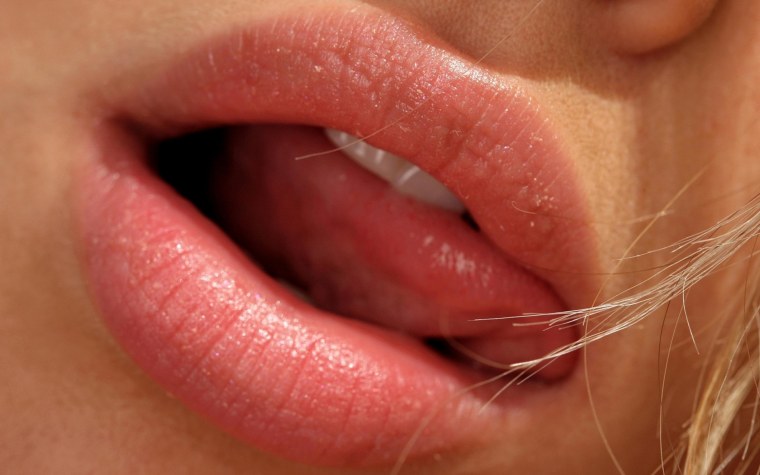 Сочные женские губы