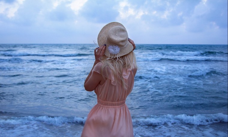 Золотая рыбка в руках