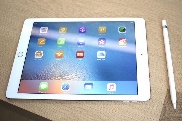 Ноутбук и блокнот