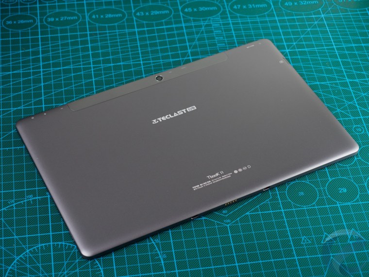 Планшет на столе