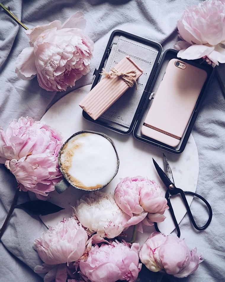 Розовый телефон