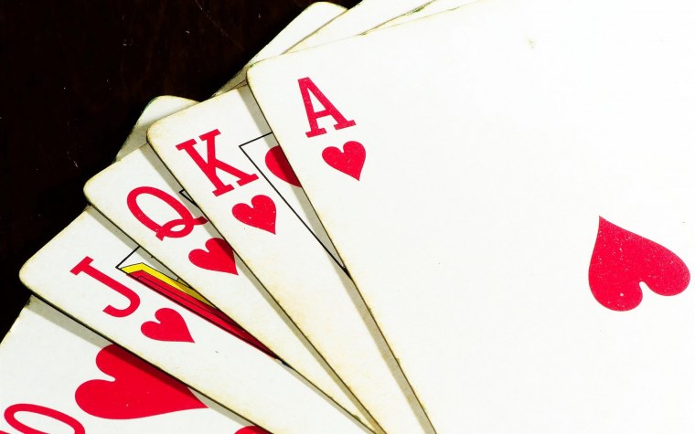 Разбросанные игральные карты