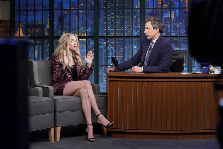 Аманда Сейфрид стопы