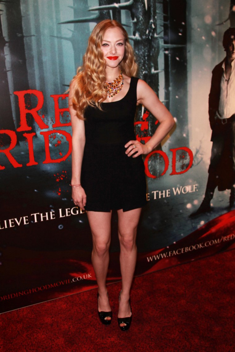 Аманда Сейфрид ноги