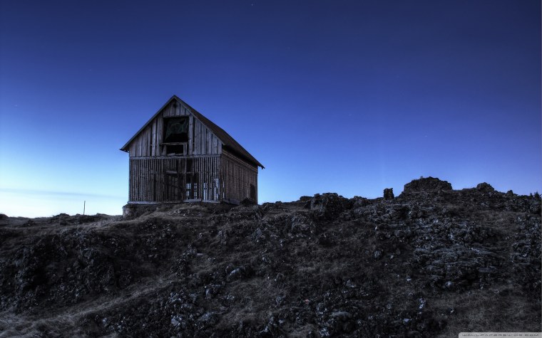 Деревянный сарай внутри