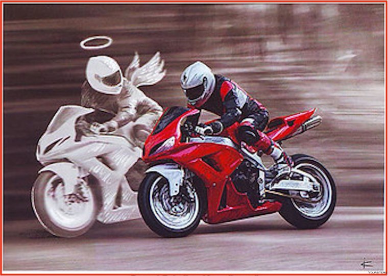 Мотоциклист на белом фоне