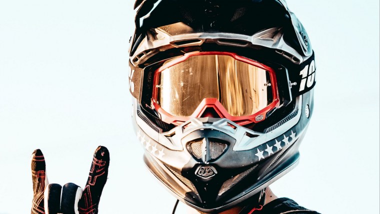 Yamaha YZF-r1. С мотоциклисткой