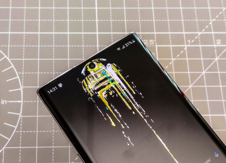 Обои с вырезом под камеру s10 Plus