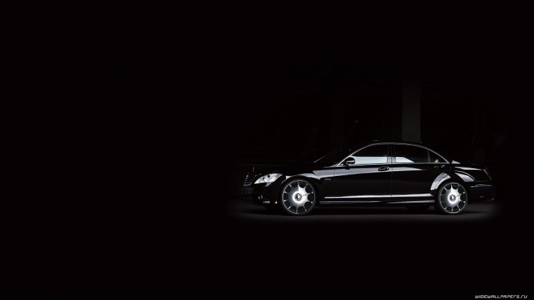 Авто на черном фоне