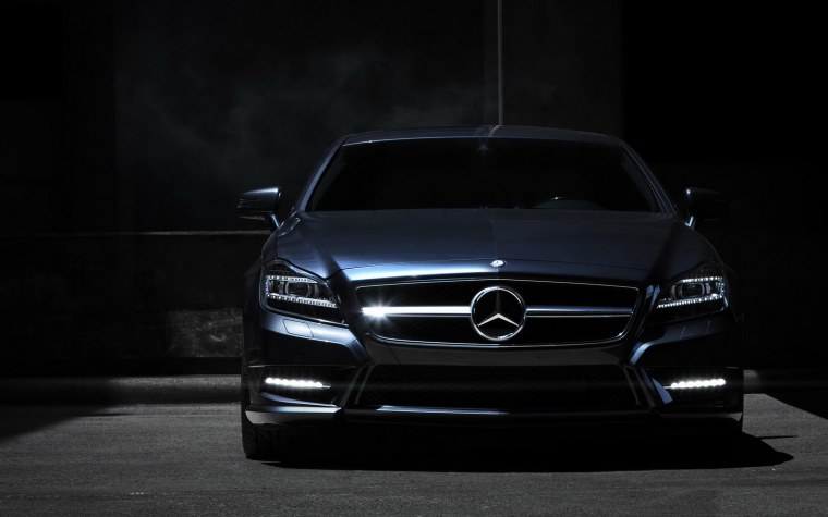 Mercedes Benz CLS 63 AMG ночью