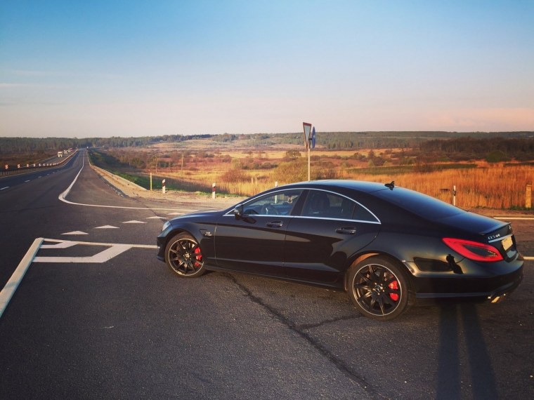 Мерседес Бенц ЦЛС 63 АМГ ночь