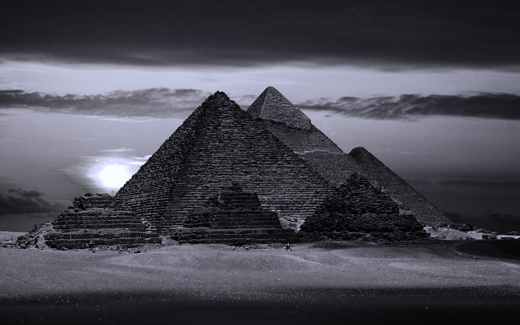 Две пирамиды