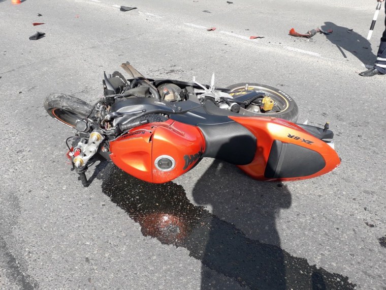 Фото разбитого спортбайка