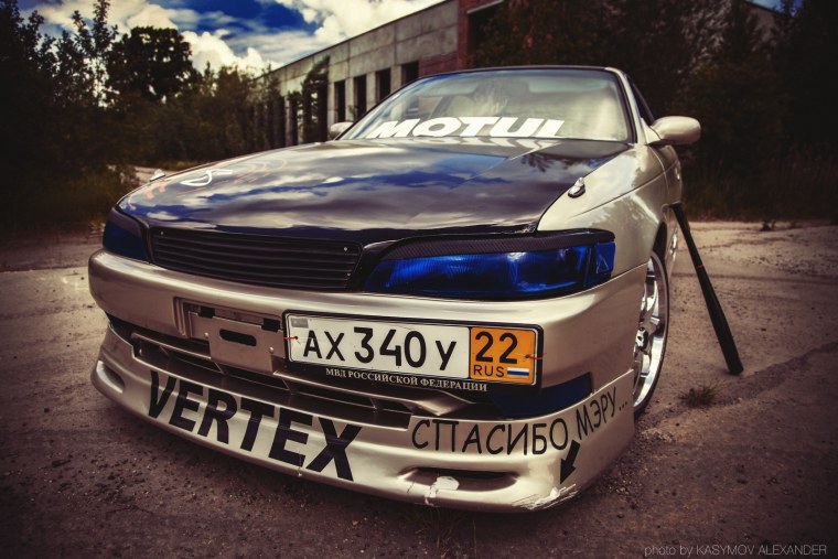 Стильные наклейки на капот автомобиля