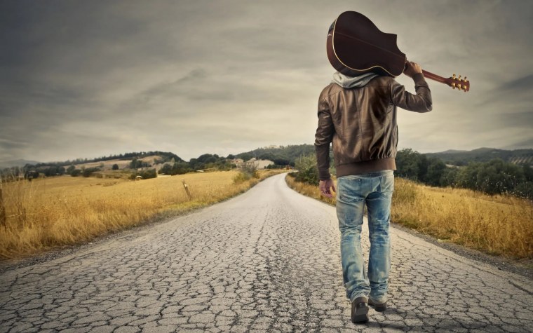 Пацан в капюшоне