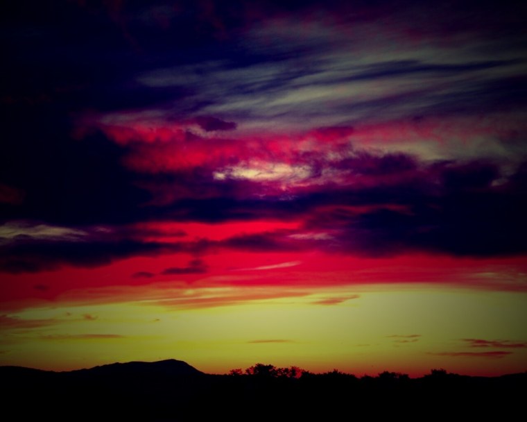 Красивое закатное небо с фильтрами