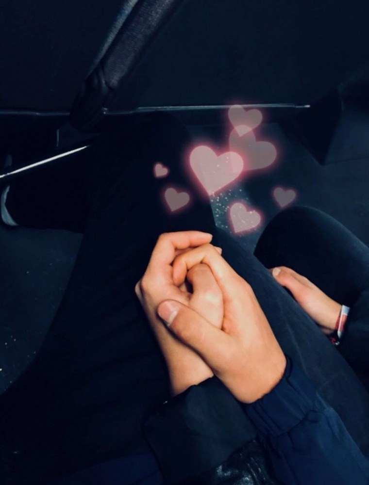 Влюбленные в машине