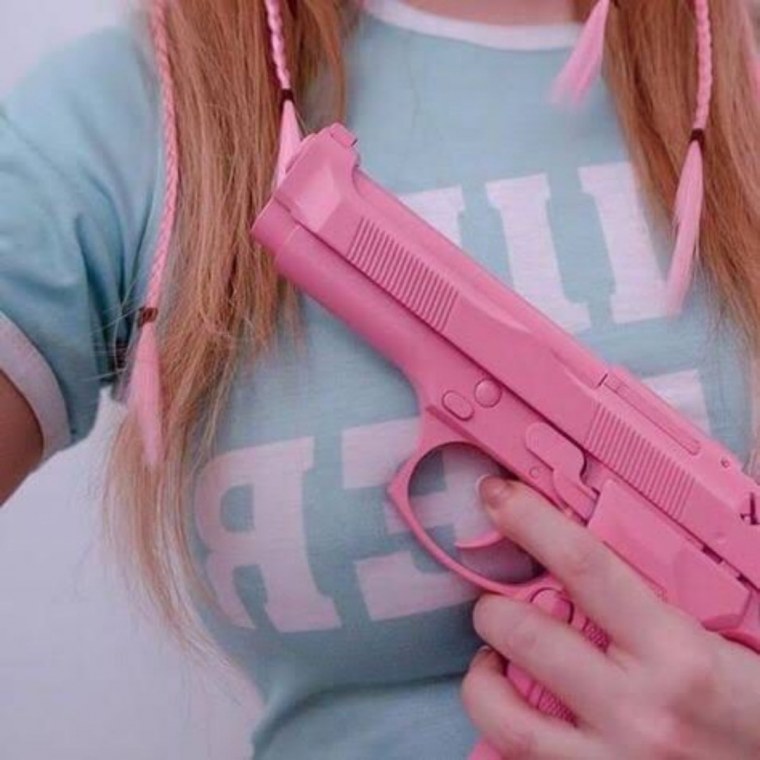 Тень девушки с рожками