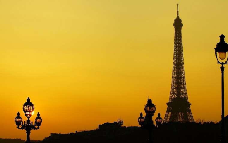 Эйфелева башня в Париже