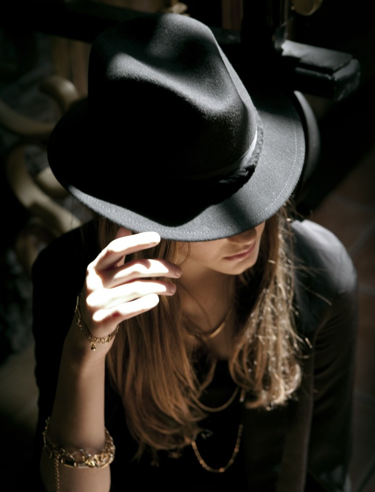 Девушка в солнцезащитных очках