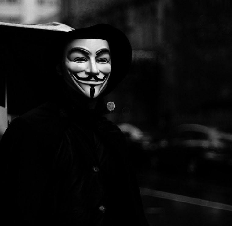 Неизвестный в маске