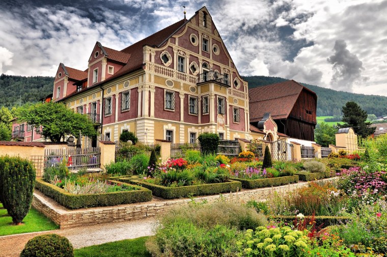 Шикарный дом с садом