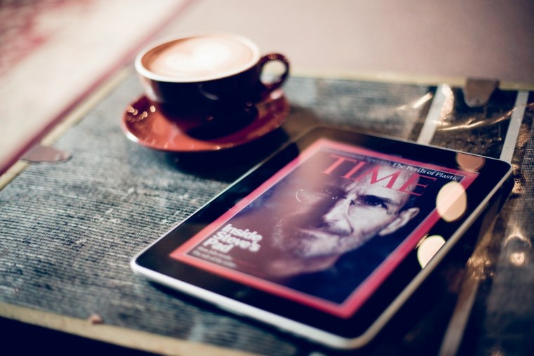 Мужское тело на черном фоне