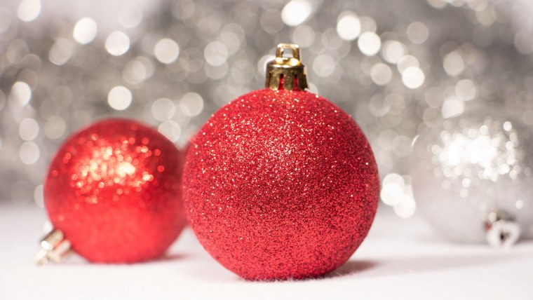 Наряжаем елку