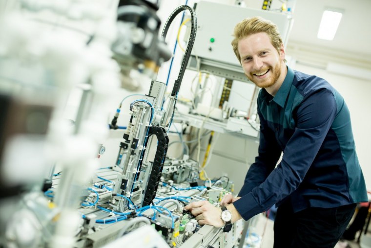 Проектировщик за компьютером