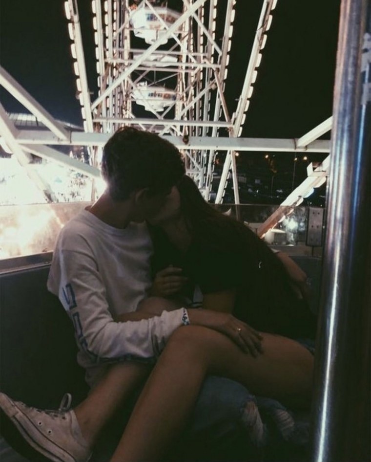 Объятия со спины