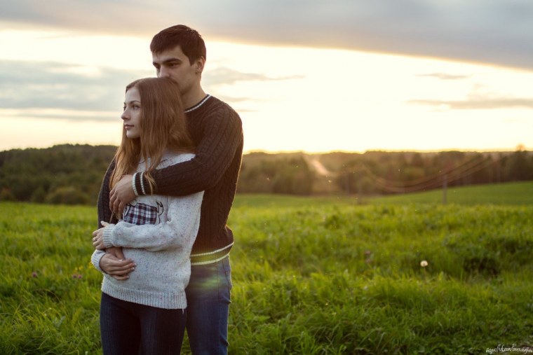 Влюбленная пара черно белое